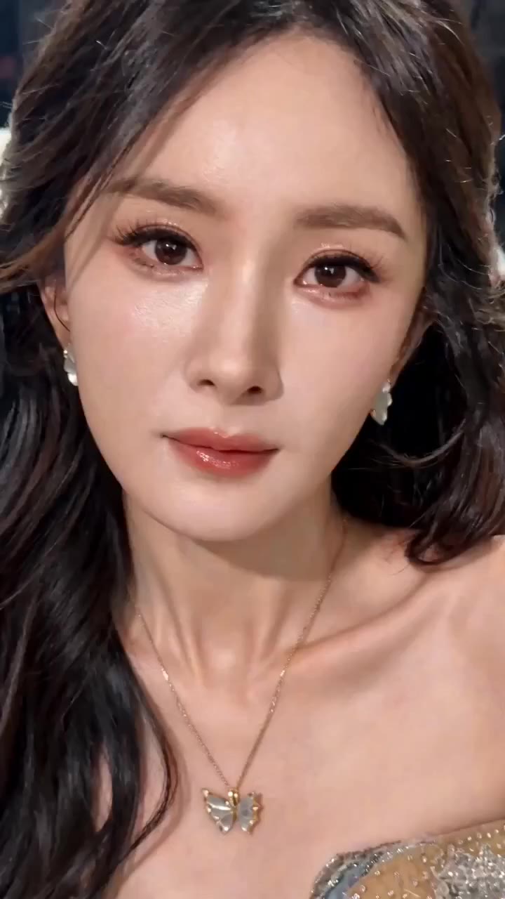 AI魔改 杨幂 杨颖 为了资源拼命在饭局上讨好金主大佬们 cover