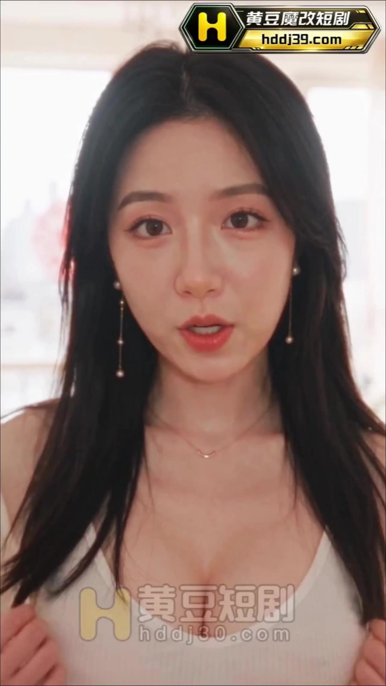 淫乱万人骑的婊子女友 cover