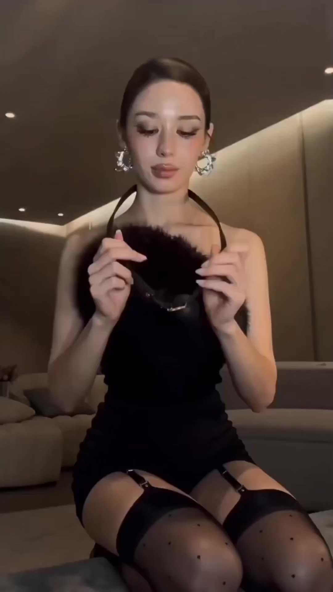 AI魔改吉娜爱丽丝第一人称视角 满足未尽需求 cover