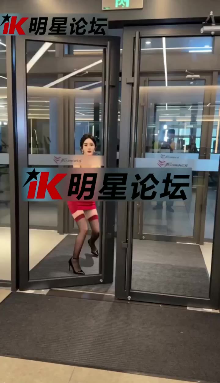 AI魔改杨幂 健身房日记 cover