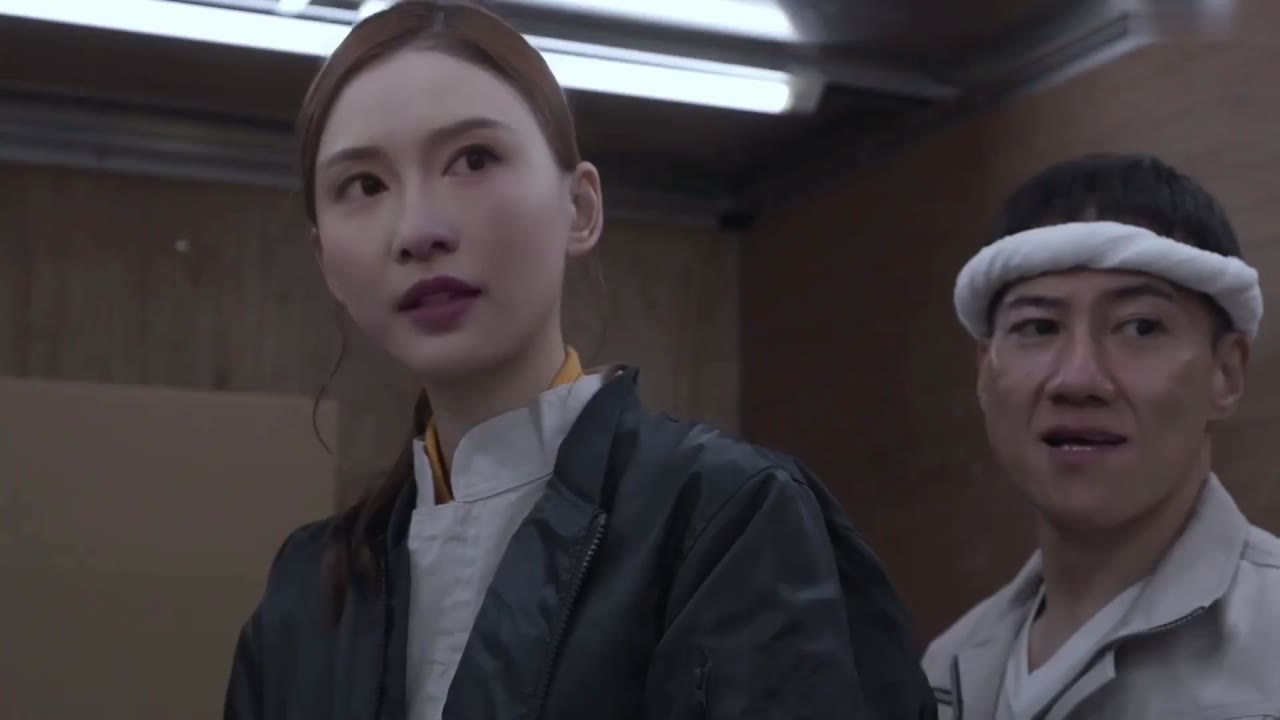 AI换脸 李沁 老婆为了补贴家用去上班 被一群搬运工当着老公的面强上 cover